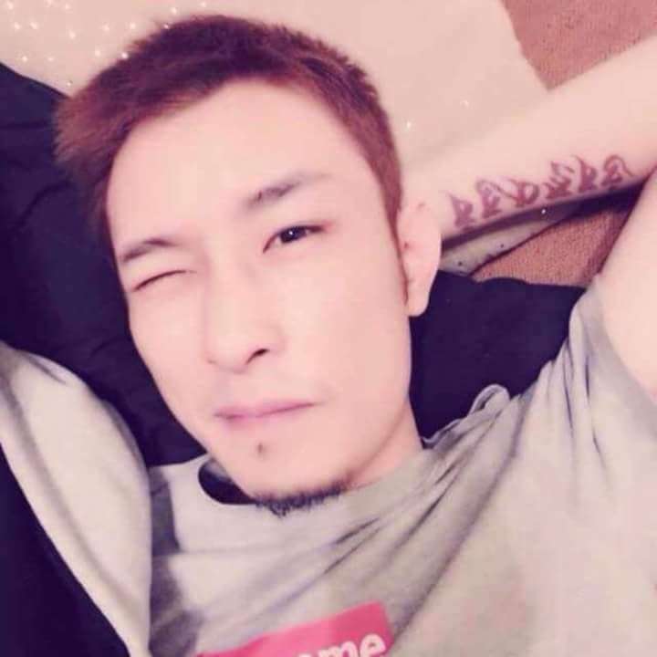 难得拥抱的第一张照片--玉林相亲服务中心