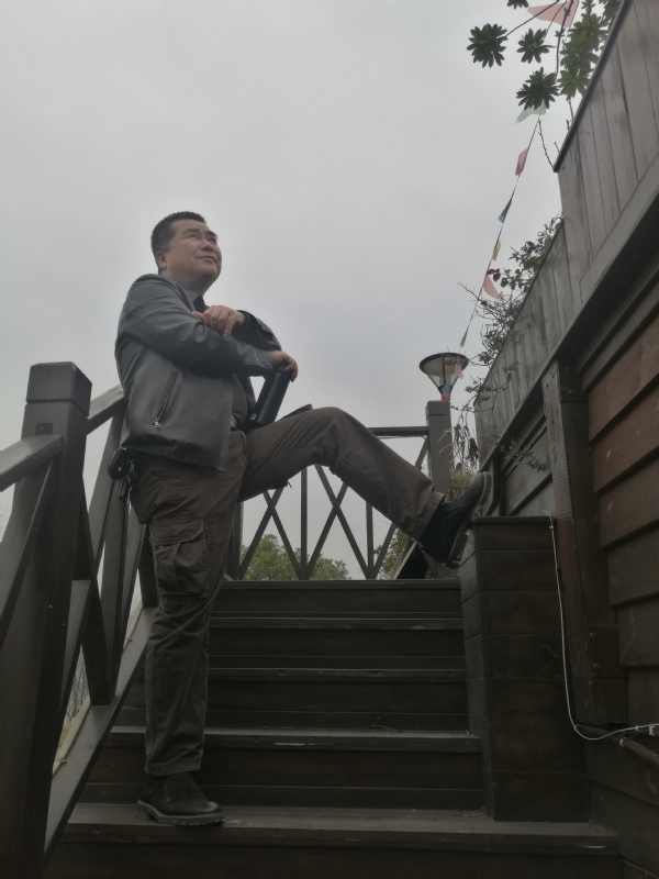 孤单背影的第一张照片--玉林相亲服务中心