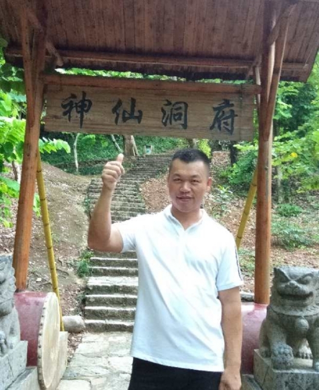 强仔的第一张照片--玉林相亲服务中心