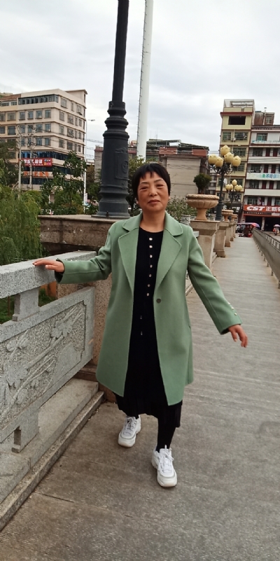 小玲的第一张照片--玉林相亲服务中心