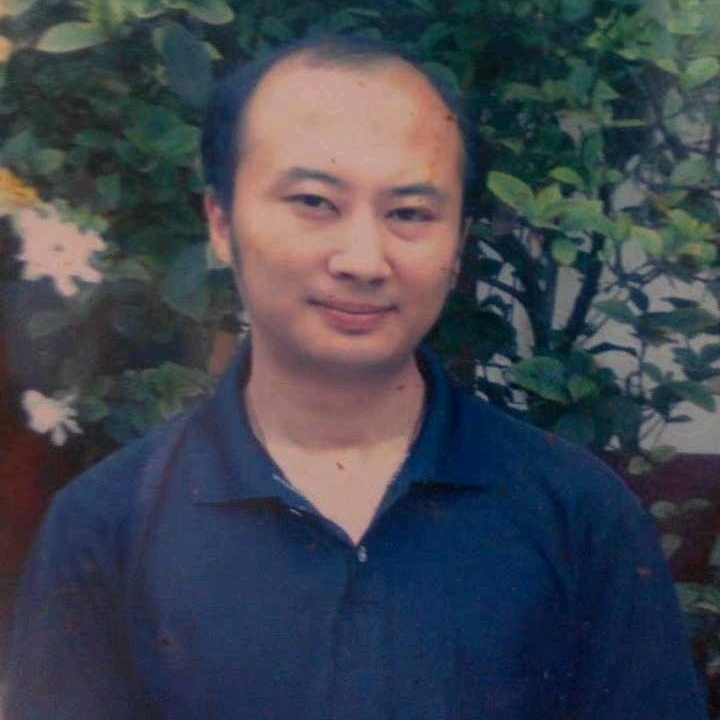 石峰里的生命的第一张照片--玉林相亲服务中心