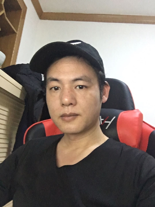 扛枪打鸟的第一张照片--玉林相亲服务中心