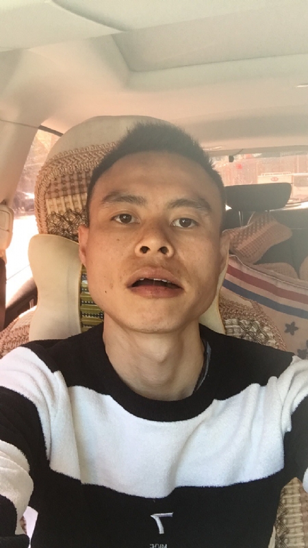 小何的第一张照片--玉林相亲服务中心
