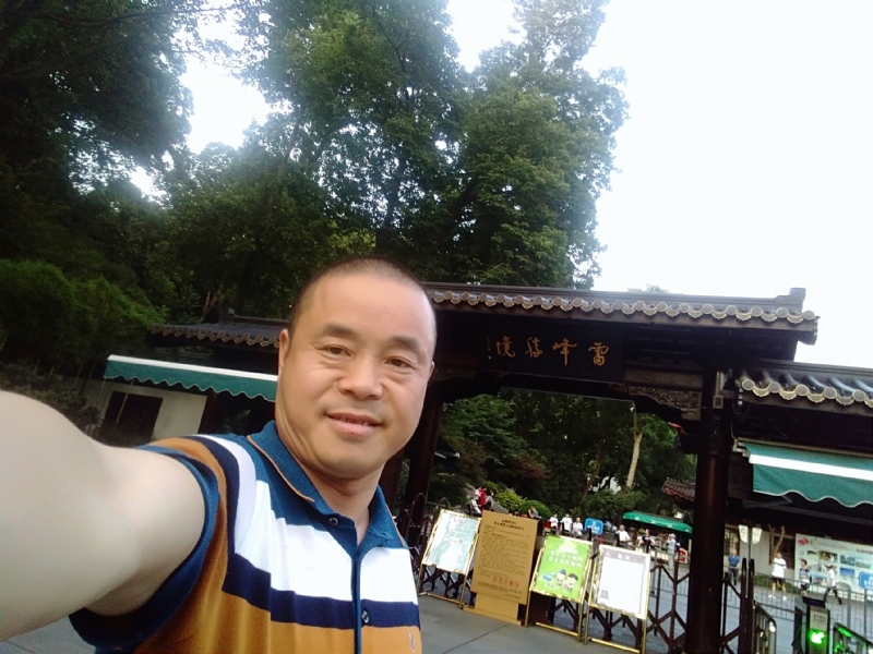夏雨晨紫的第一张照片--玉林相亲服务中心