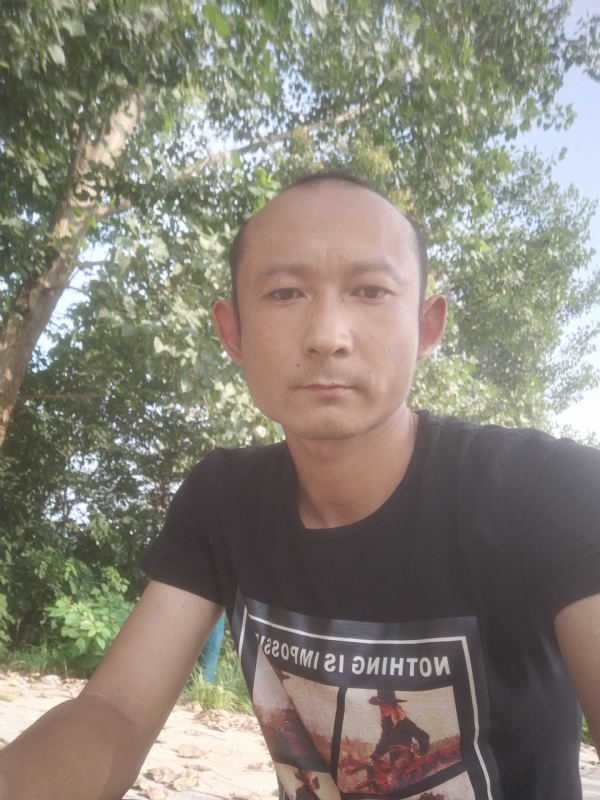 80大叔的第一张照片--玉林相亲服务中心