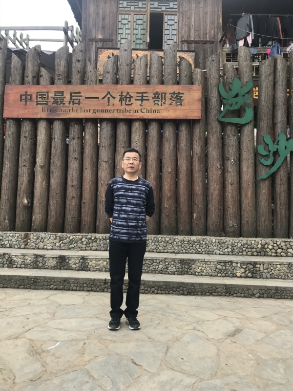 屯里的富豪的第一张照片--玉林相亲服务中心
