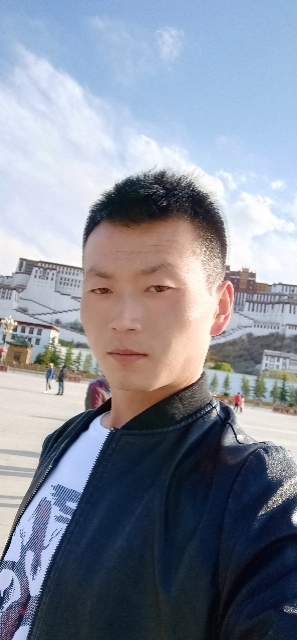 阳光下的小草的第一张照片--玉林相亲服务中心