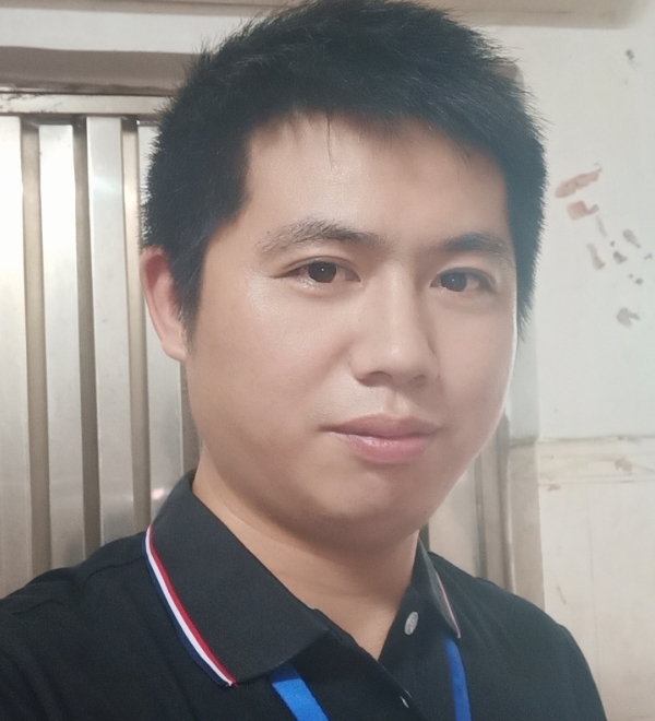 单身奶爸的第一张照片--玉林相亲服务中心