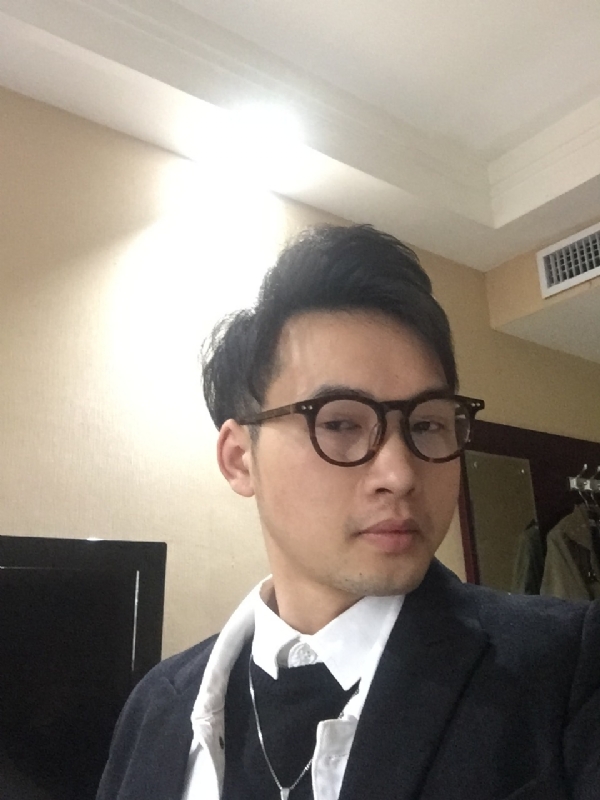 曾亮的第三张照片--玉林相亲服务中心