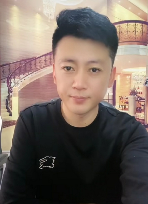 屋顶拾荒人的第三张照片--玉林相亲服务中心
