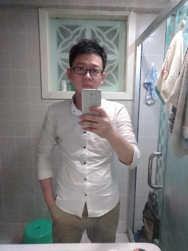 花谢魂伤的第一张照片--玉林相亲服务中心