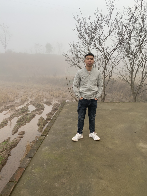 迷路的小猪的第一张照片--玉林相亲服务中心