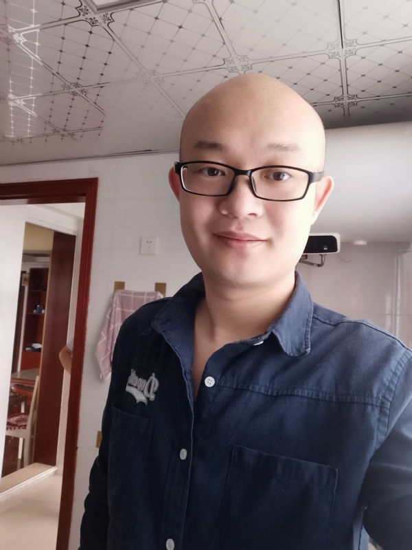 凝望远方的第一张照片--玉林相亲服务中心