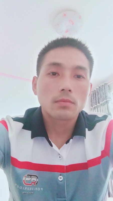 染红尘世的第一张照片--玉林相亲服务中心