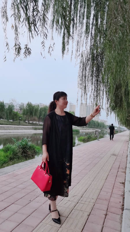 周本玲的第一张照片--玉林相亲服务中心