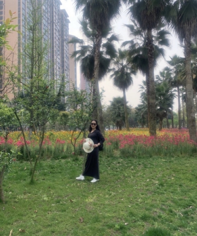 粉墨登场的第一张照片--玉林相亲服务中心