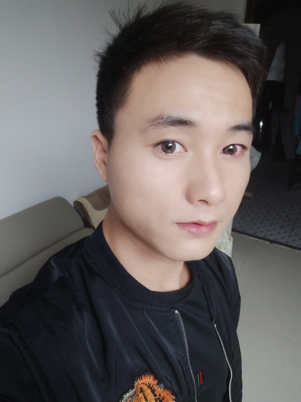 何凡的第三张照片--玉林相亲服务中心