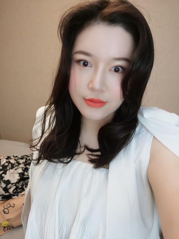 璐璐的第一张照片--玉林相亲服务中心