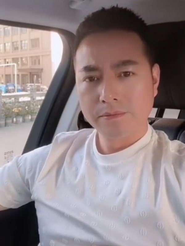 勿忘初心的第一张照片--玉林相亲服务中心