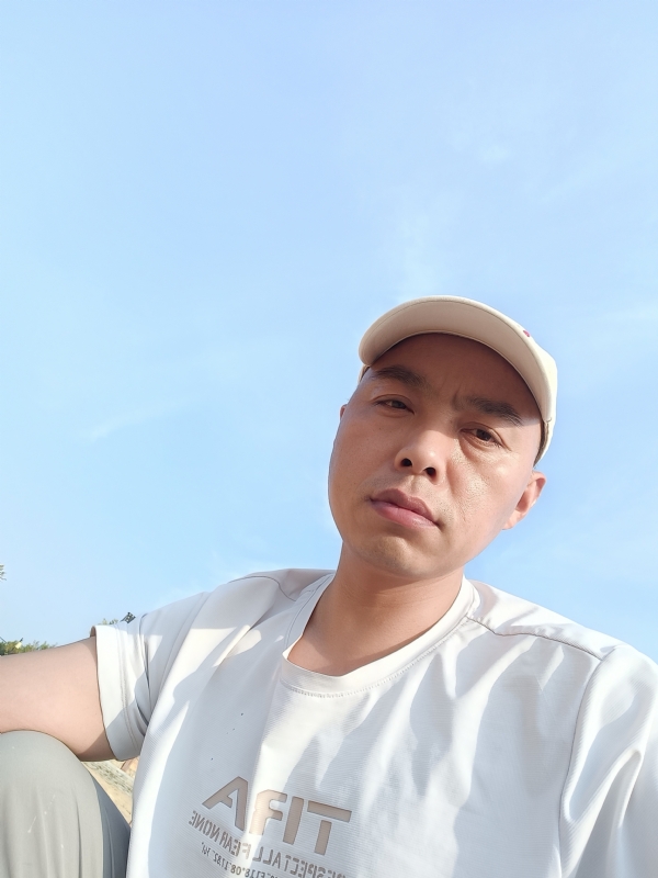 哥哥的第一张照片--玉林相亲服务中心