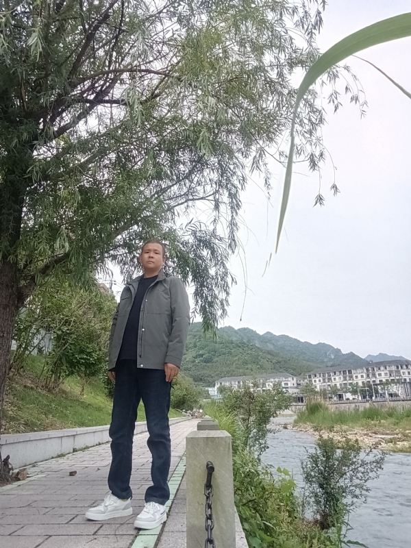 飞雪飘零的第一张照片--玉林相亲服务中心