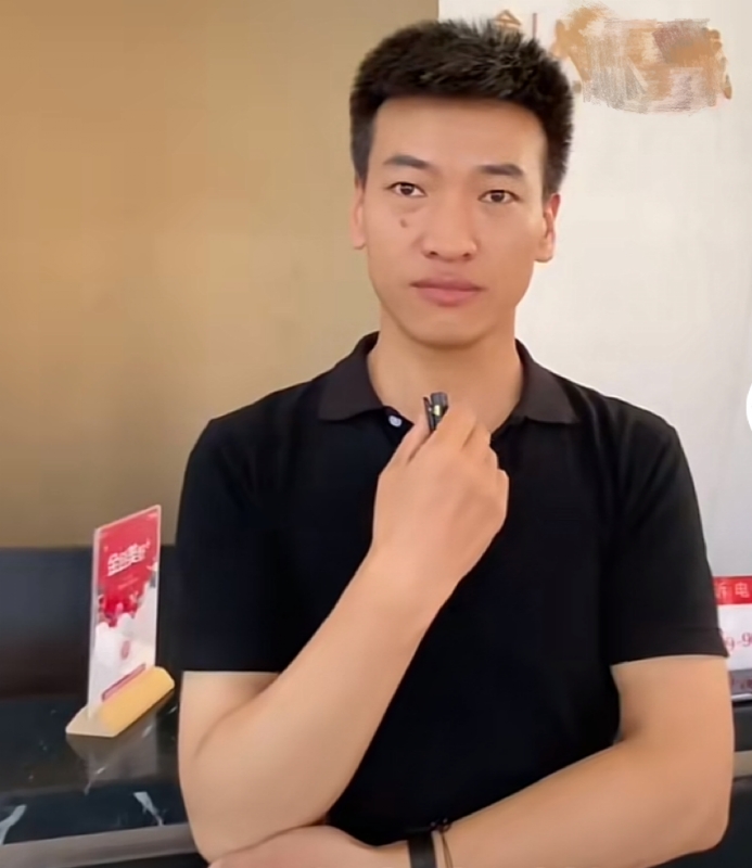 一杯梁白开的第一张照片--玉林相亲服务中心