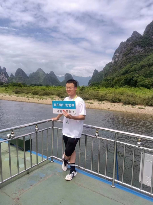 决胜时刻的第一张照片--玉林相亲服务中心