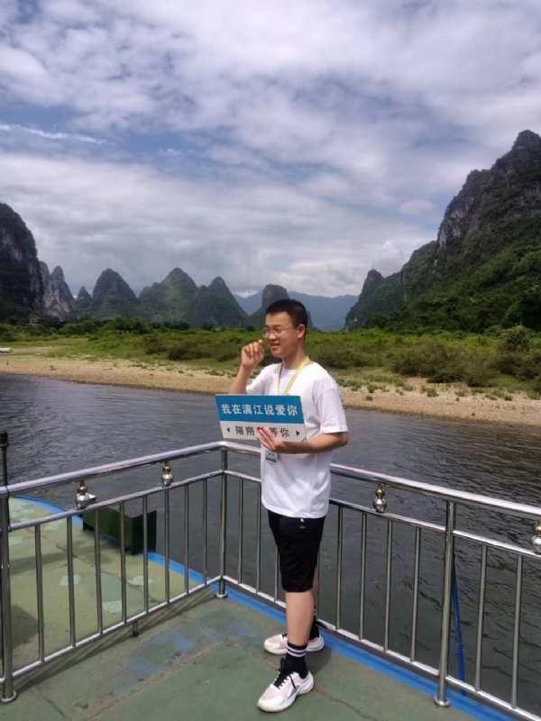 决胜时刻的第三张照片--玉林相亲服务中心