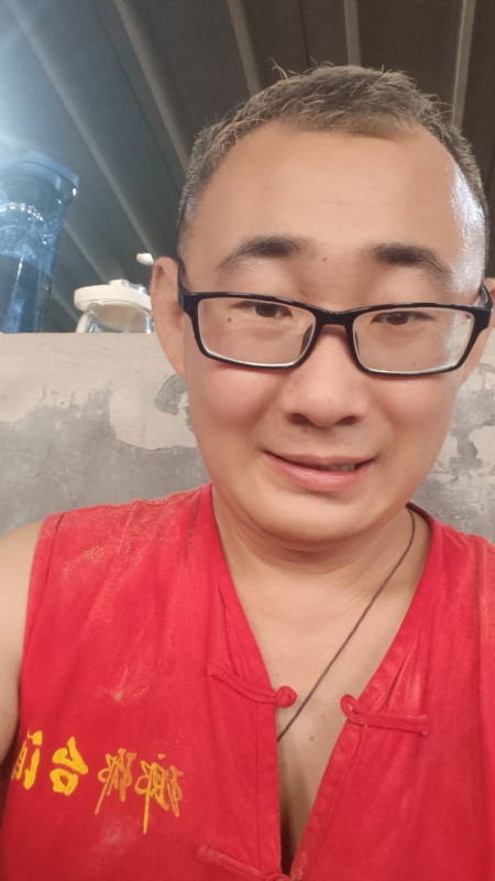黑黑一笑的第二张照片--玉林相亲服务中心