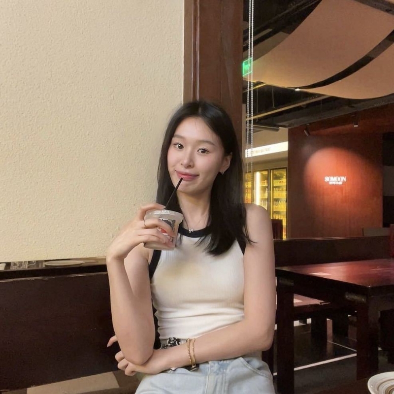 羽毛的第一张照片--玉林相亲服务中心