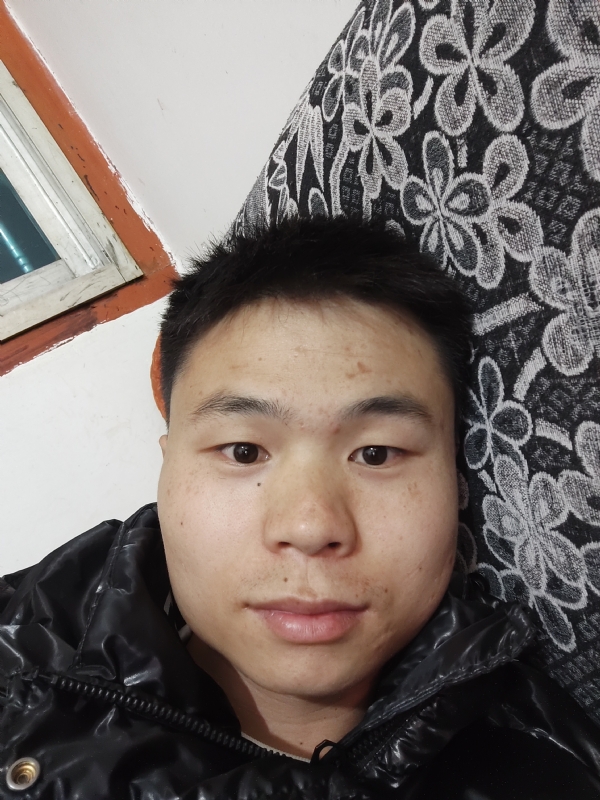 麒麟区幼儿园扛把子的第三张照片--玉林相亲服务中心