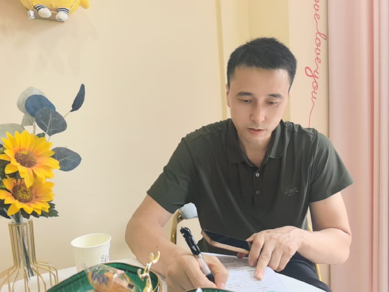 笑看一切的第二张照片--玉林相亲服务中心