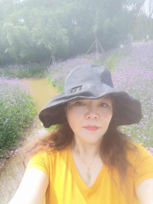 宛霞的第三张照片--玉林相亲服务中心