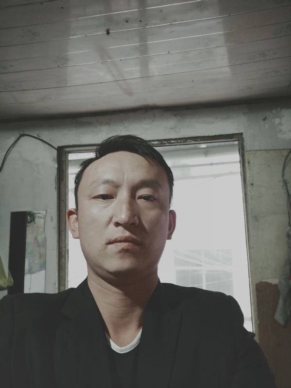 放弃爱你的第一张照片--玉林相亲服务中心