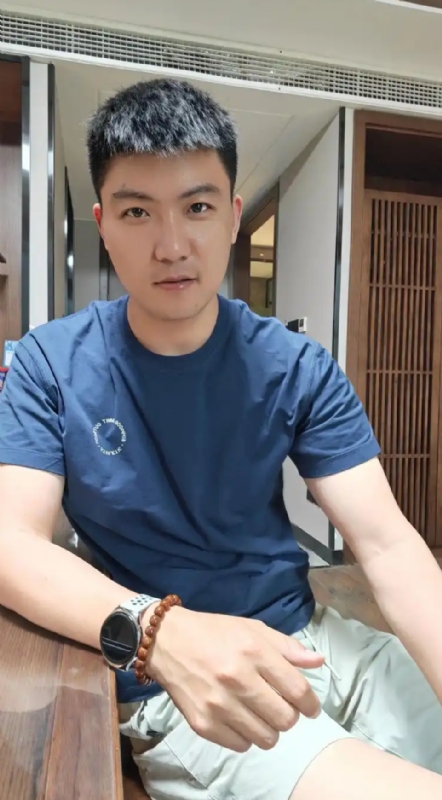 大鹏展翅的第一张照片--玉林相亲服务中心