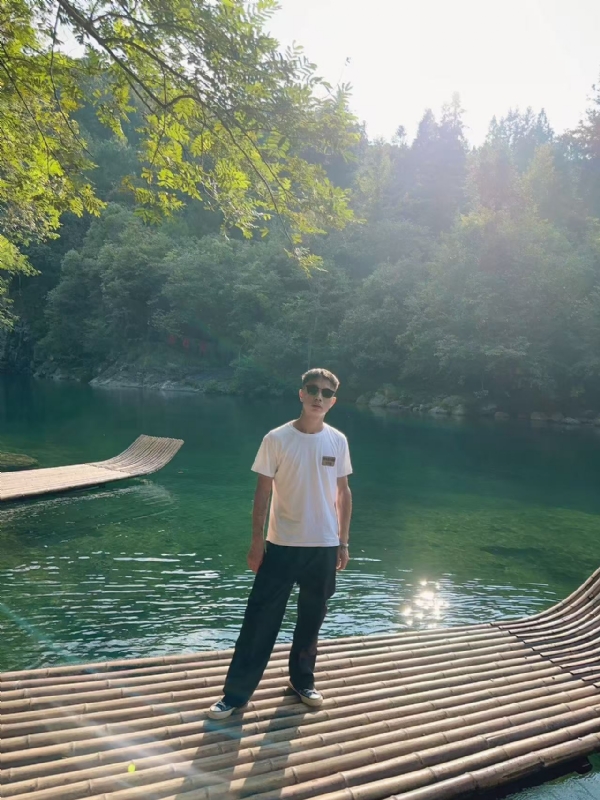 林言的第二张照片--玉林相亲服务中心