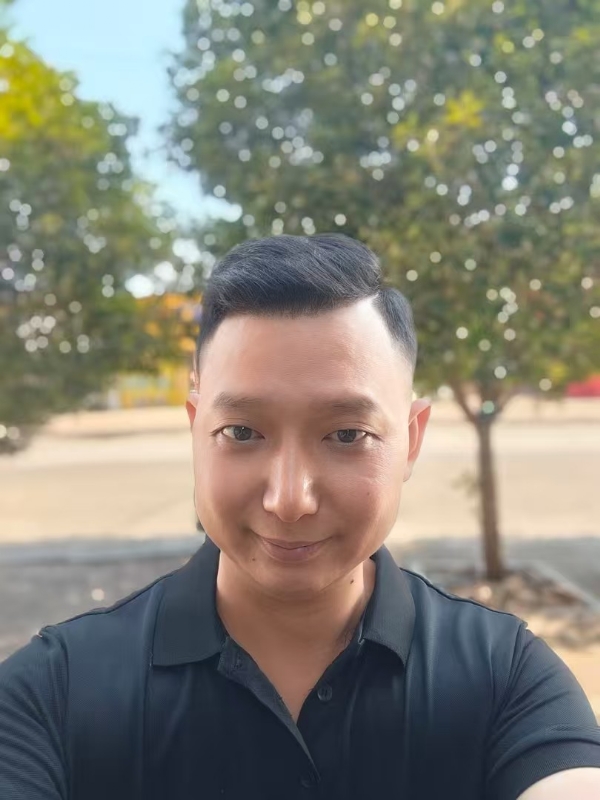 巷子里的猫的第一张照片--玉林相亲服务中心