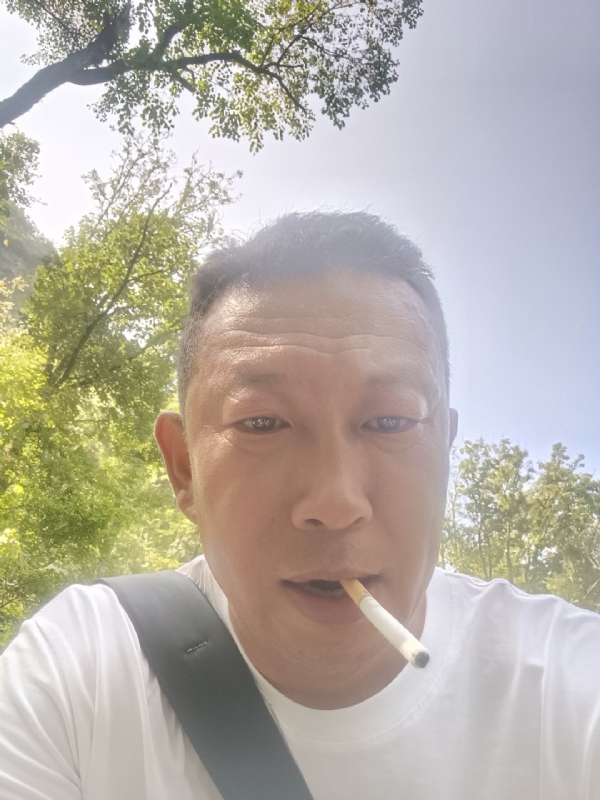 中年大叔的第一张照片--玉林相亲服务中心