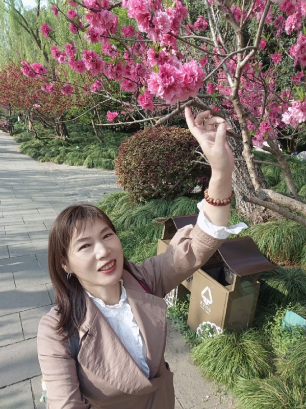 丽娜的第四张照片--玉林相亲服务中心