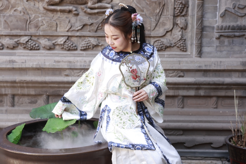 认真的雪的第一张照片--玉林相亲服务中心