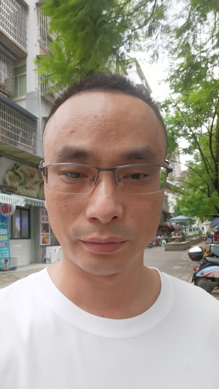 孤狼的第二张照片--玉林相亲服务中心