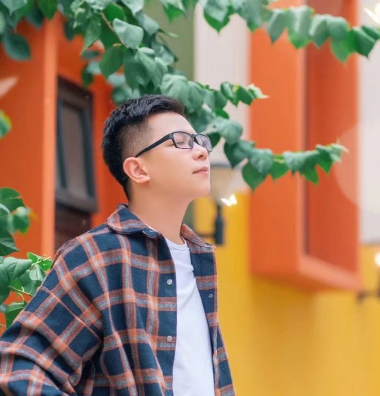 版本之子的第一张照片--玉林相亲服务中心