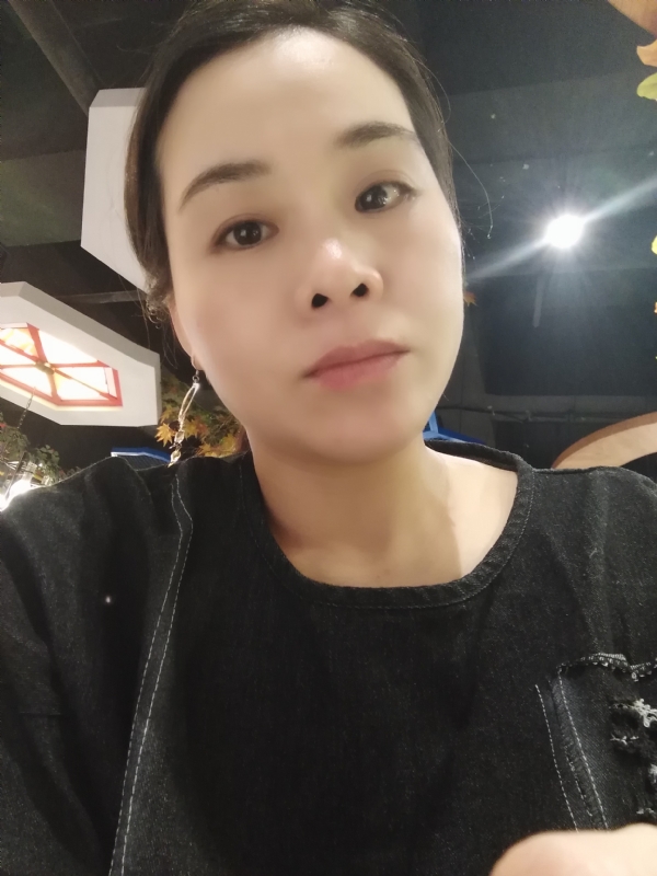 喜欢黑巧的第一张照片--玉林相亲服务中心